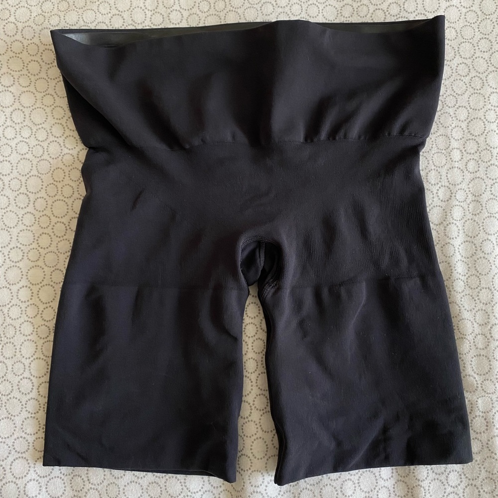 SKIMS Seamless Butt Enhancing Short